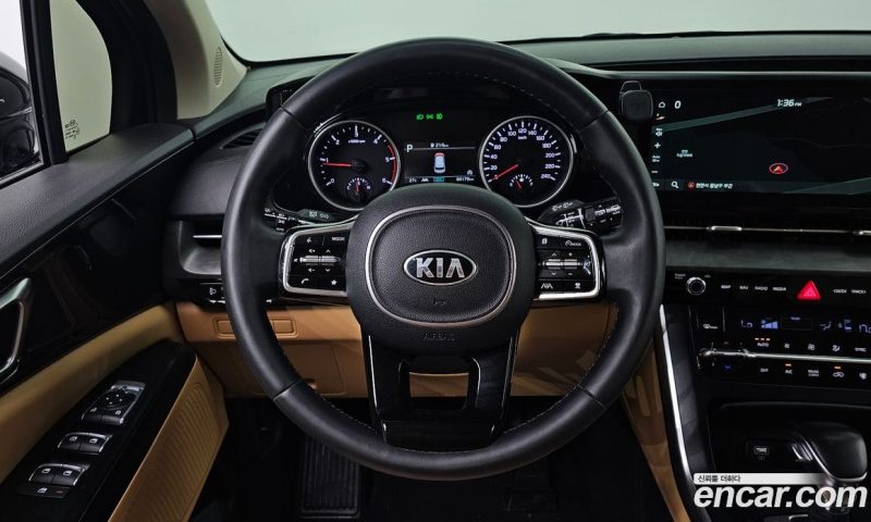 Kia Carnival 9-Seater Prestige
