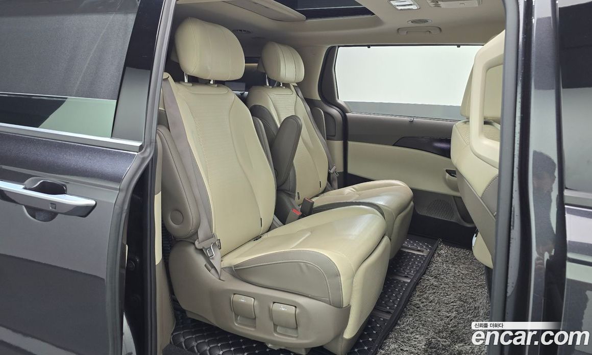 Kia Carnival 7-Seater Signature