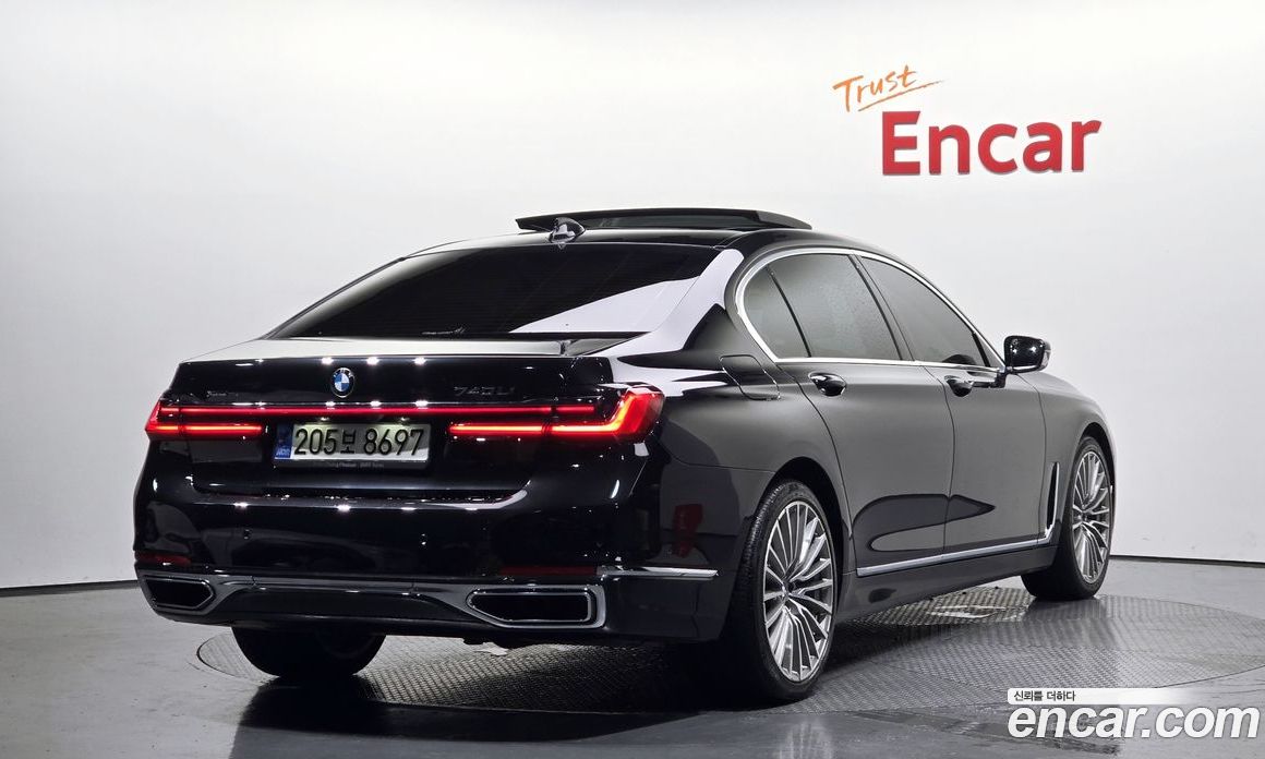 BMW 7-Series 740Li xDrive Design Pure Excellence