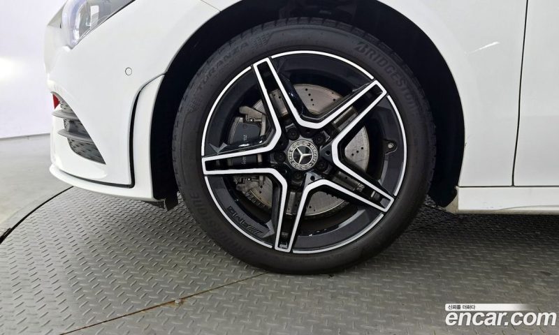 Mercedes Benz CLA-Class CLA250 4MATIC