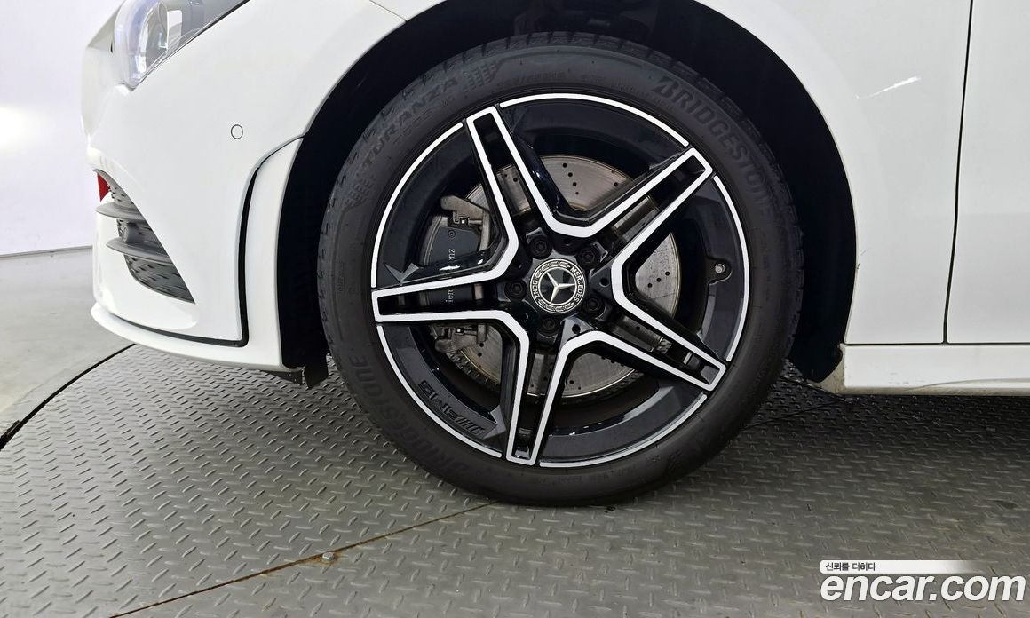Mercedes Benz CLA-Class CLA250 4MATIC