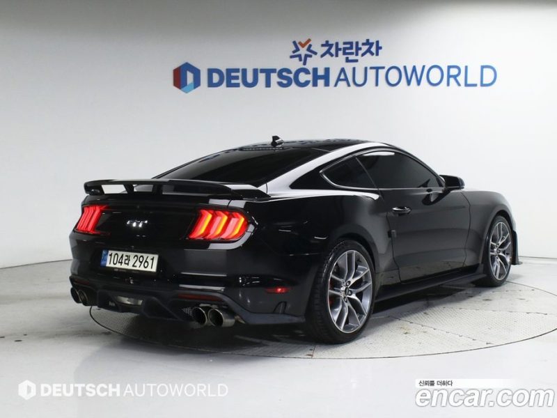 Ford Mustang Coupe
