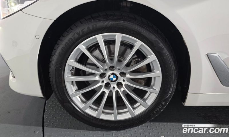 BMW 5-Series i520 Luxury
