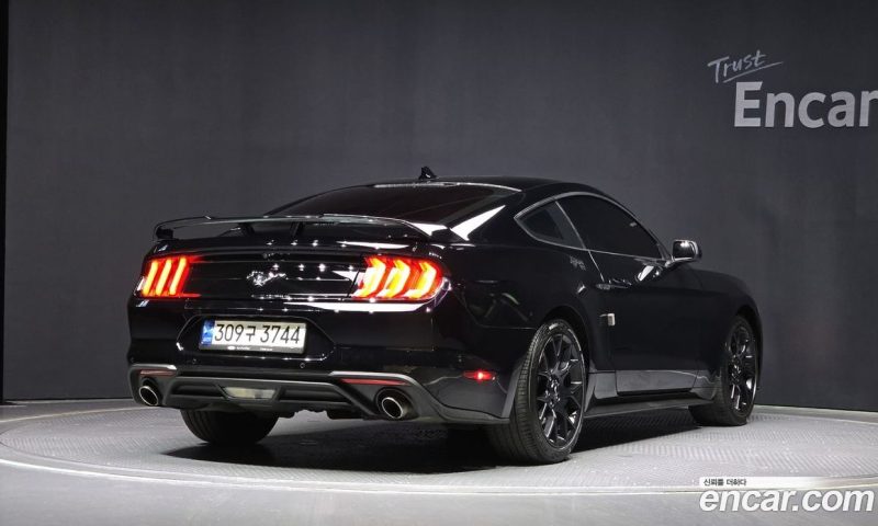 Ford Mustang Coupe