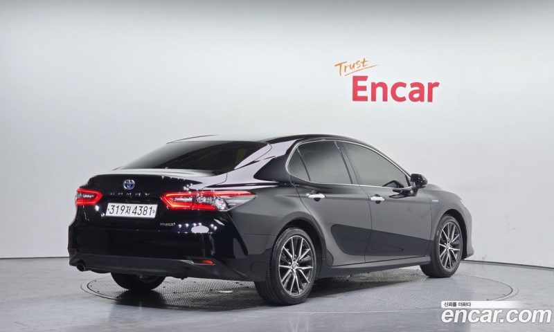 Toyota Camry 2.5 XLE Hybrid