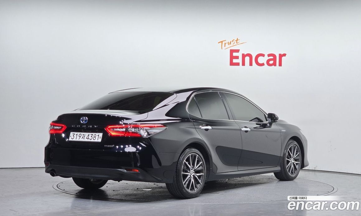Toyota Camry 2.5 XLE Hybrid