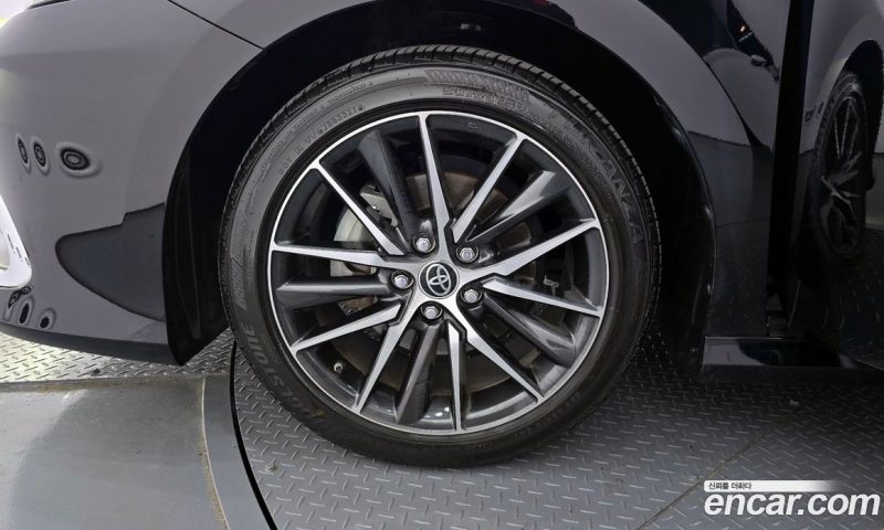 Toyota Camry 2.5 XLE Hybrid