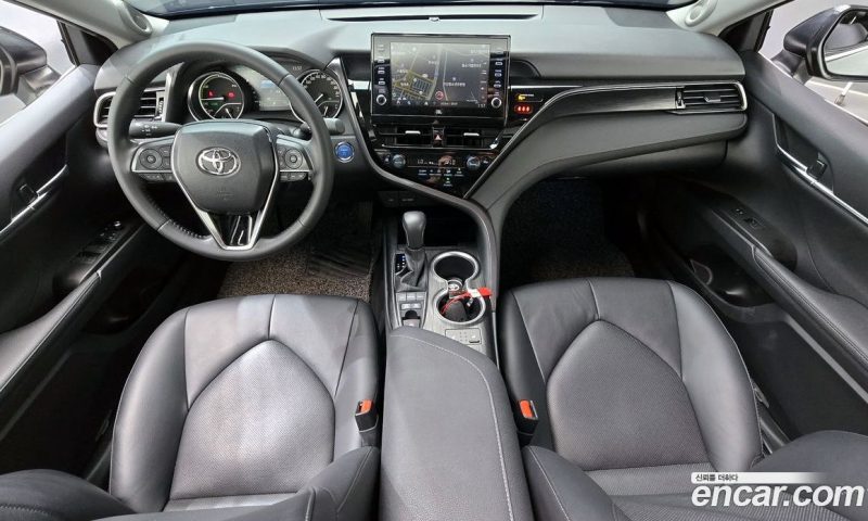 Toyota Camry 2.5 XLE Hybrid