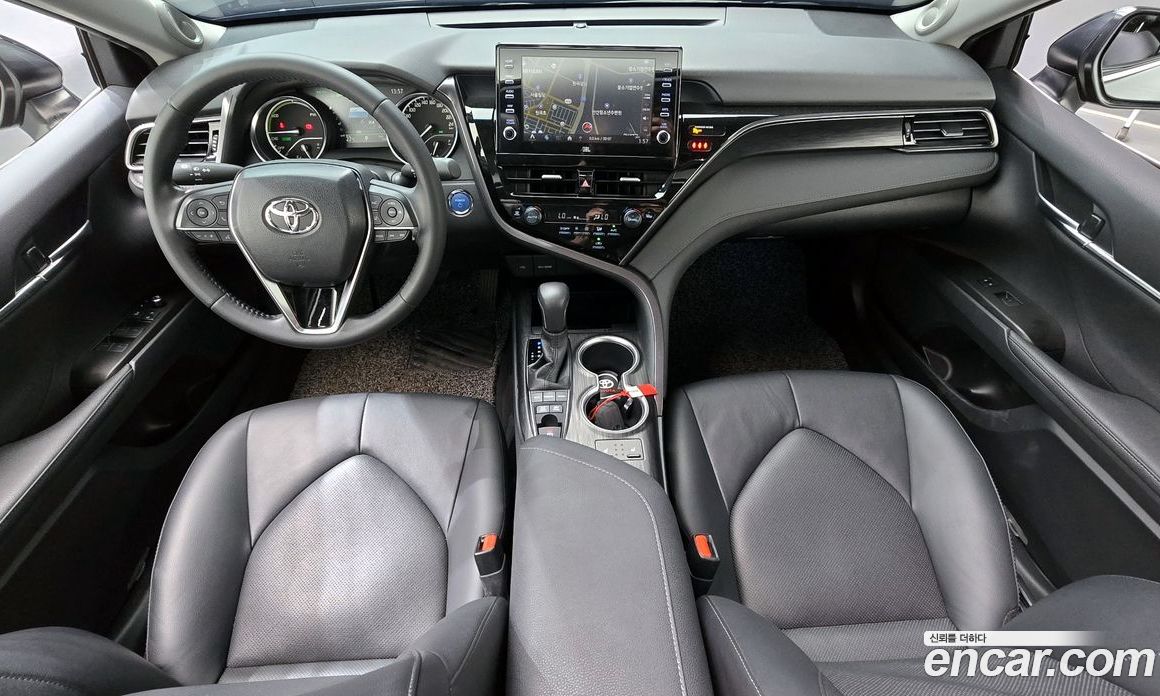 Toyota Camry 2.5 XLE Hybrid