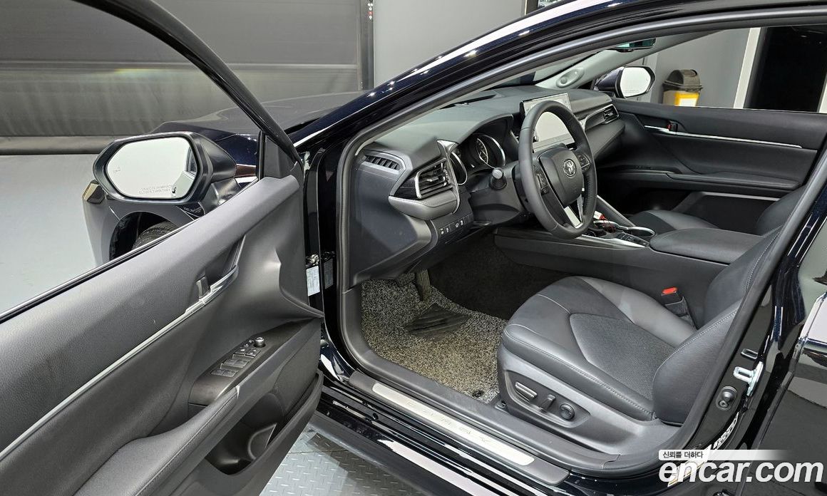 Toyota Camry 2.5 XLE Hybrid