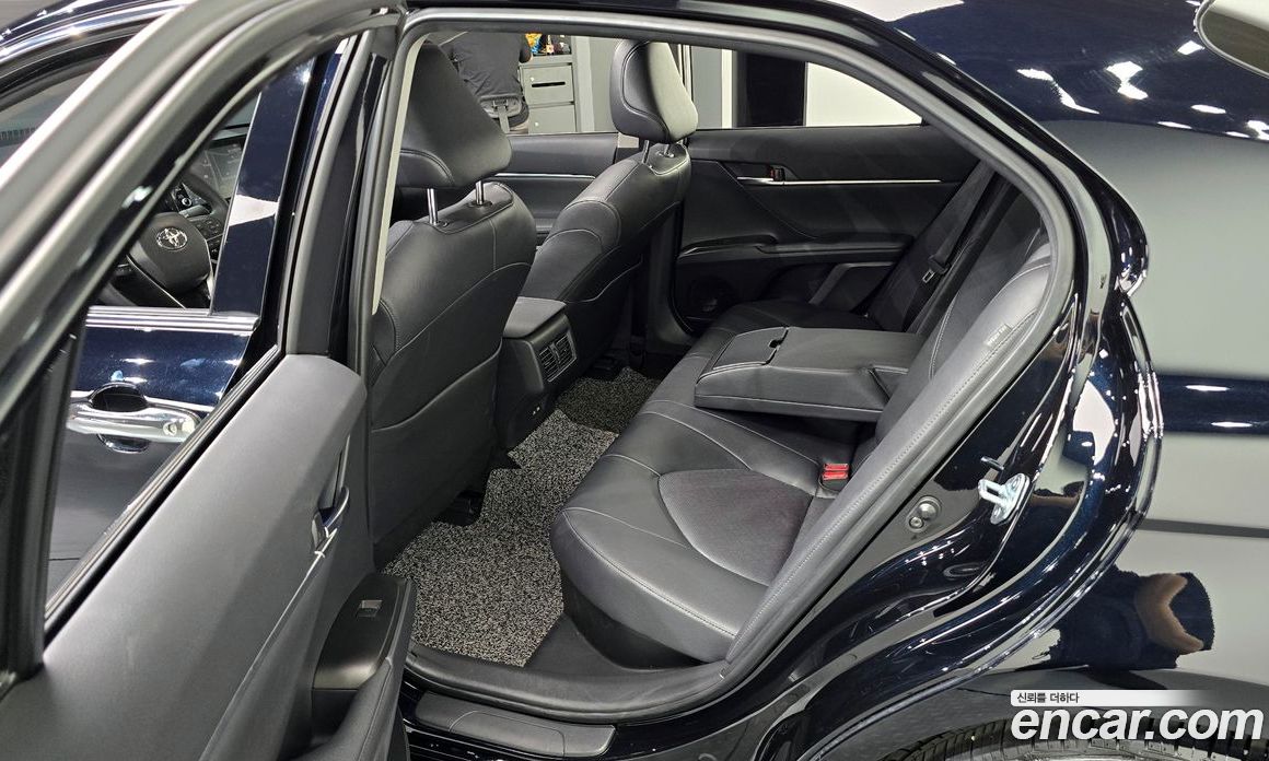 Toyota Camry 2.5 XLE Hybrid
