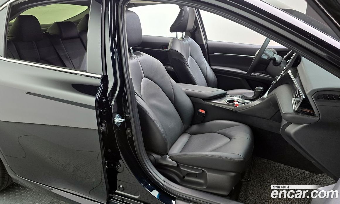Toyota Camry 2.5 XLE Hybrid