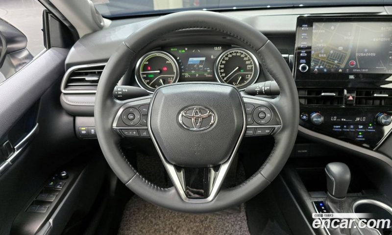 Toyota Camry 2.5 XLE Hybrid