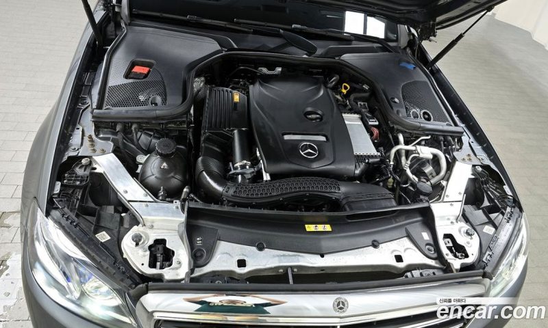 Mercedes Benz E-Class E300 4MATIC Exclusive