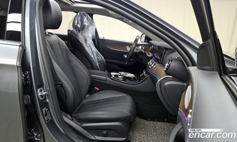 Mercedes Benz E-Class E300 4MATIC Exclusive