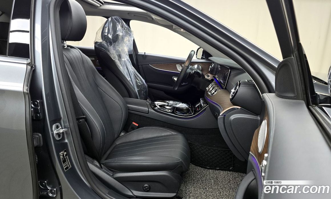 Mercedes Benz E-Class E300 4MATIC Exclusive