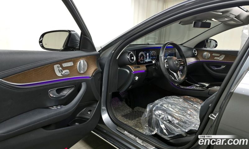 Mercedes Benz E-Class E300 4MATIC Exclusive
