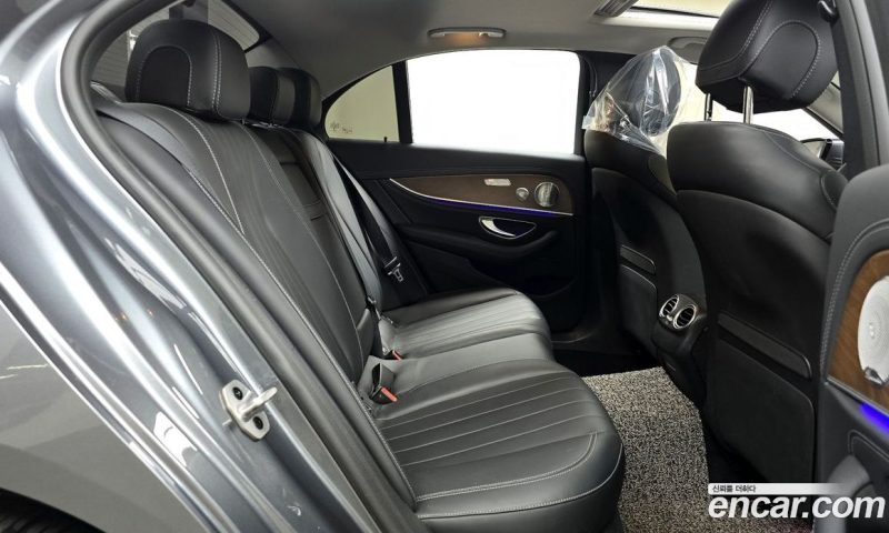 Mercedes Benz E-Class E300 4MATIC Exclusive