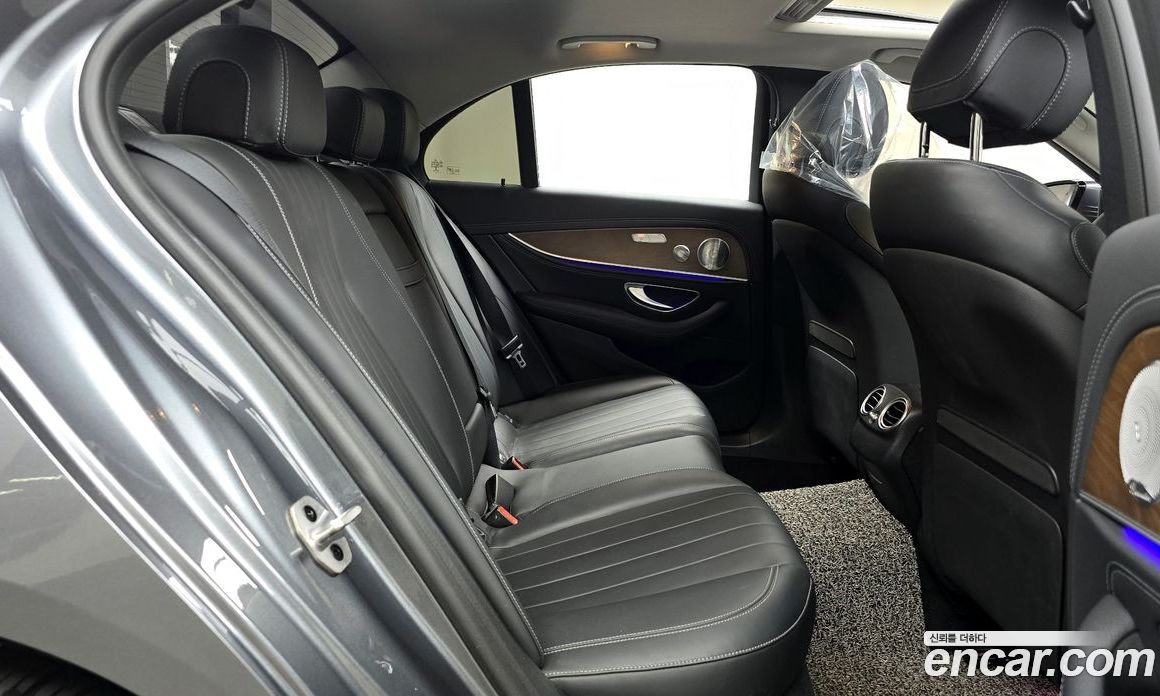 Mercedes Benz E-Class E300 4MATIC Exclusive