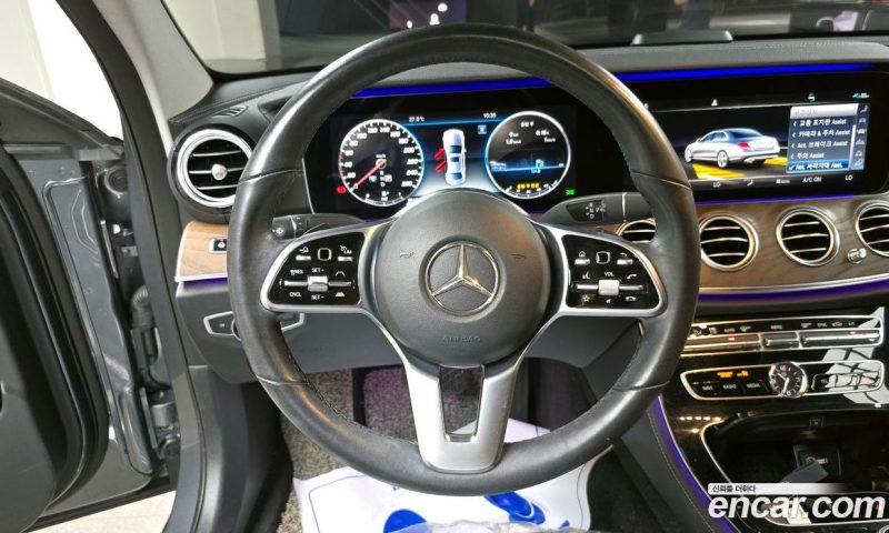Mercedes Benz E-Class E300 4MATIC Exclusive