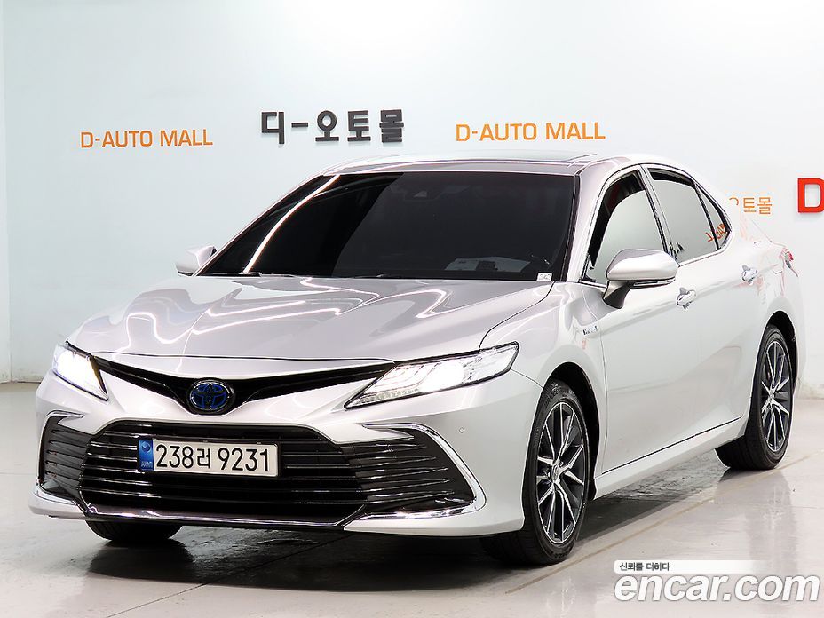 Toyota Camry 2.5 XLE Hybrid