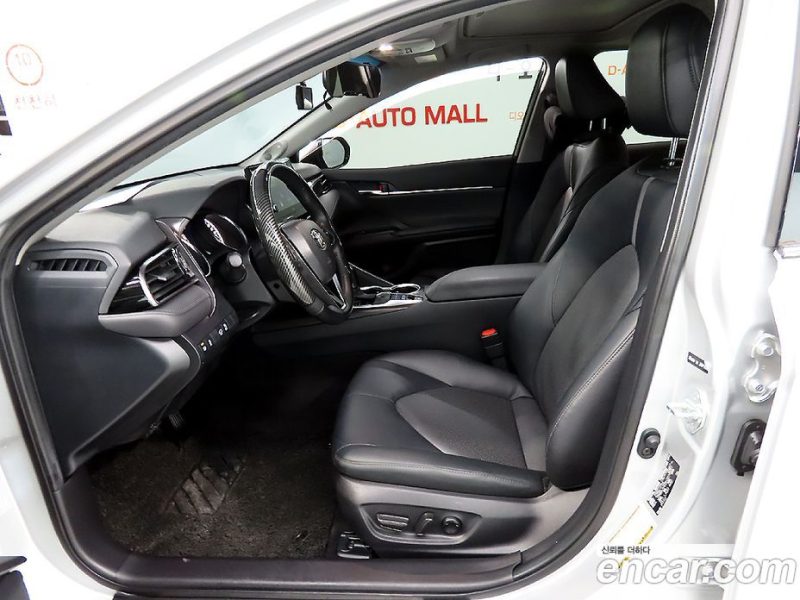 Toyota Camry 2.5 XLE Hybrid