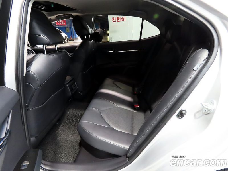 Toyota Camry 2.5 XLE Hybrid