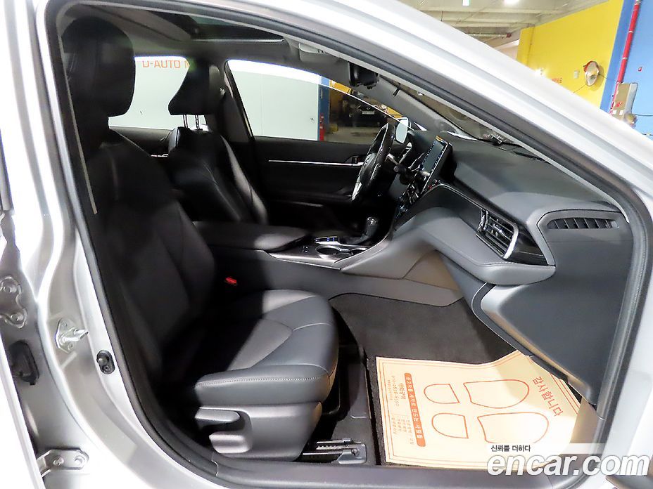 Toyota Camry 2.5 XLE Hybrid