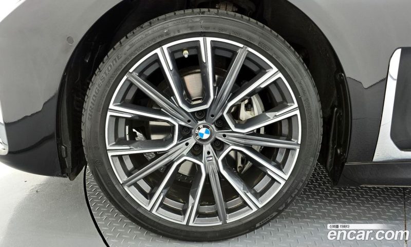 BMW 7-Series 740Li xDrive M Sport Package