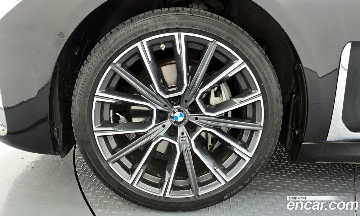 BMW 7-Series 740Li xDrive M Sport Package