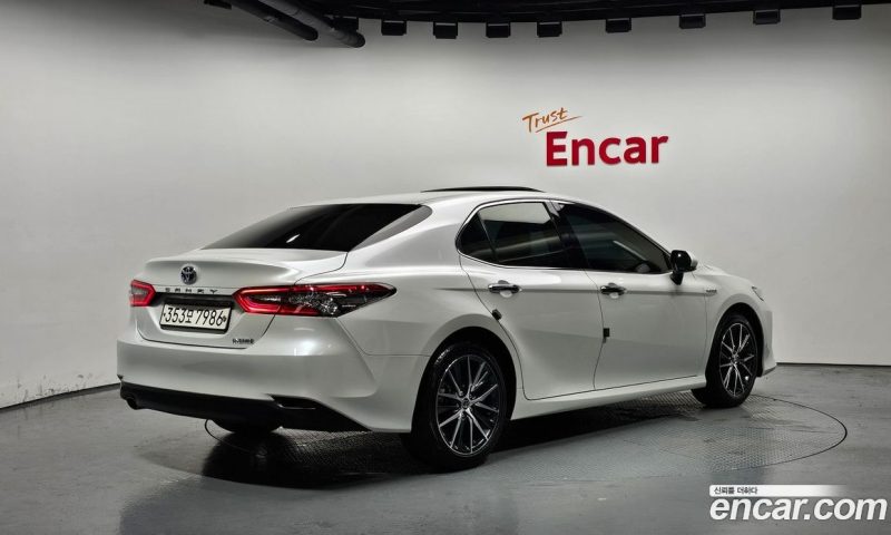 Toyota Camry 2.5 XLE Hybrid