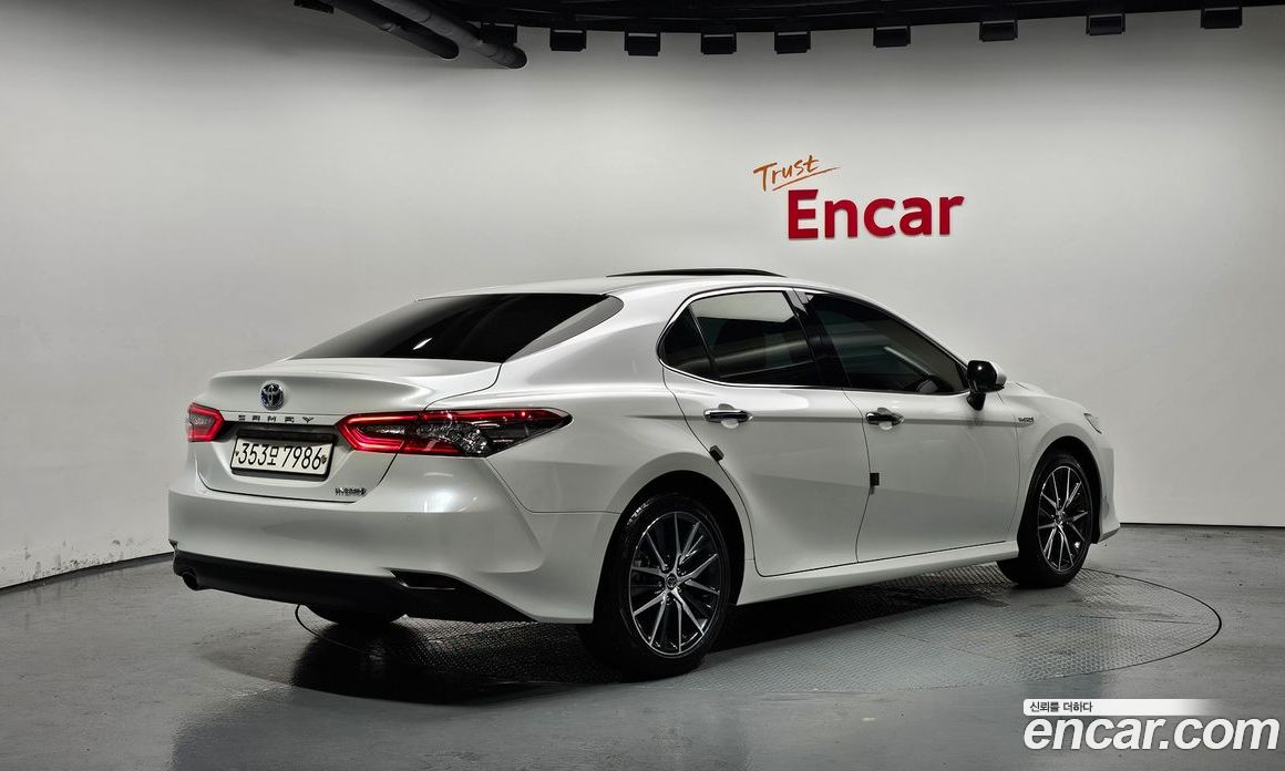 Toyota Camry 2.5 XLE Hybrid