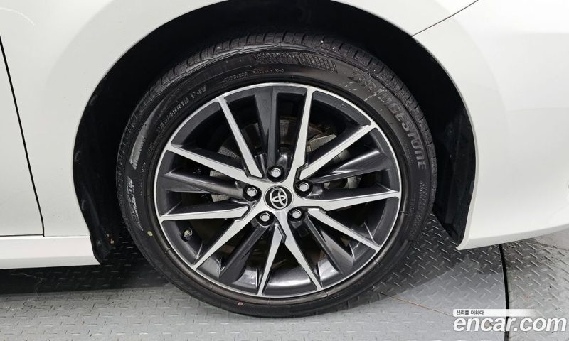 Toyota Camry 2.5 XLE Hybrid