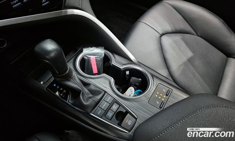 Toyota Camry 2.5 XLE Hybrid