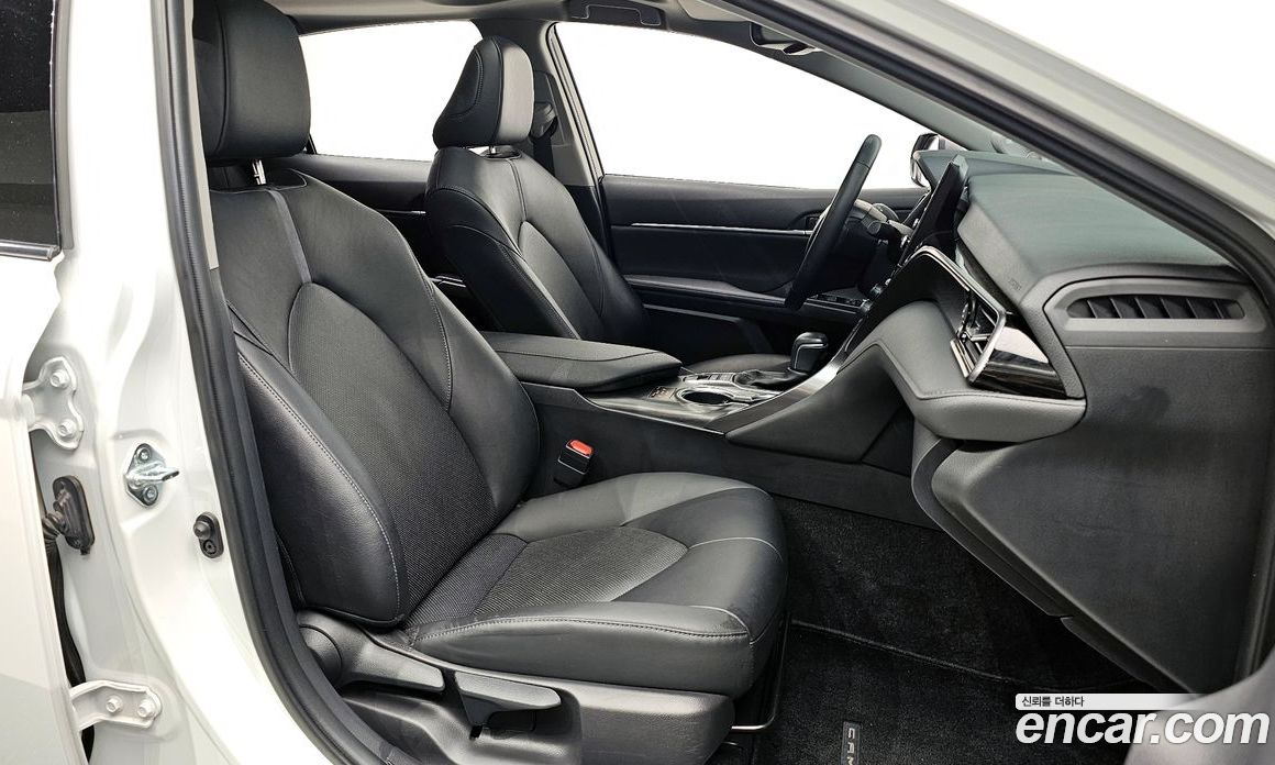 Toyota Camry 2.5 XLE Hybrid