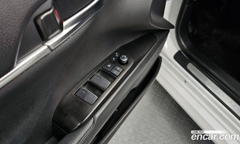 Toyota Camry 2.5 XLE Hybrid