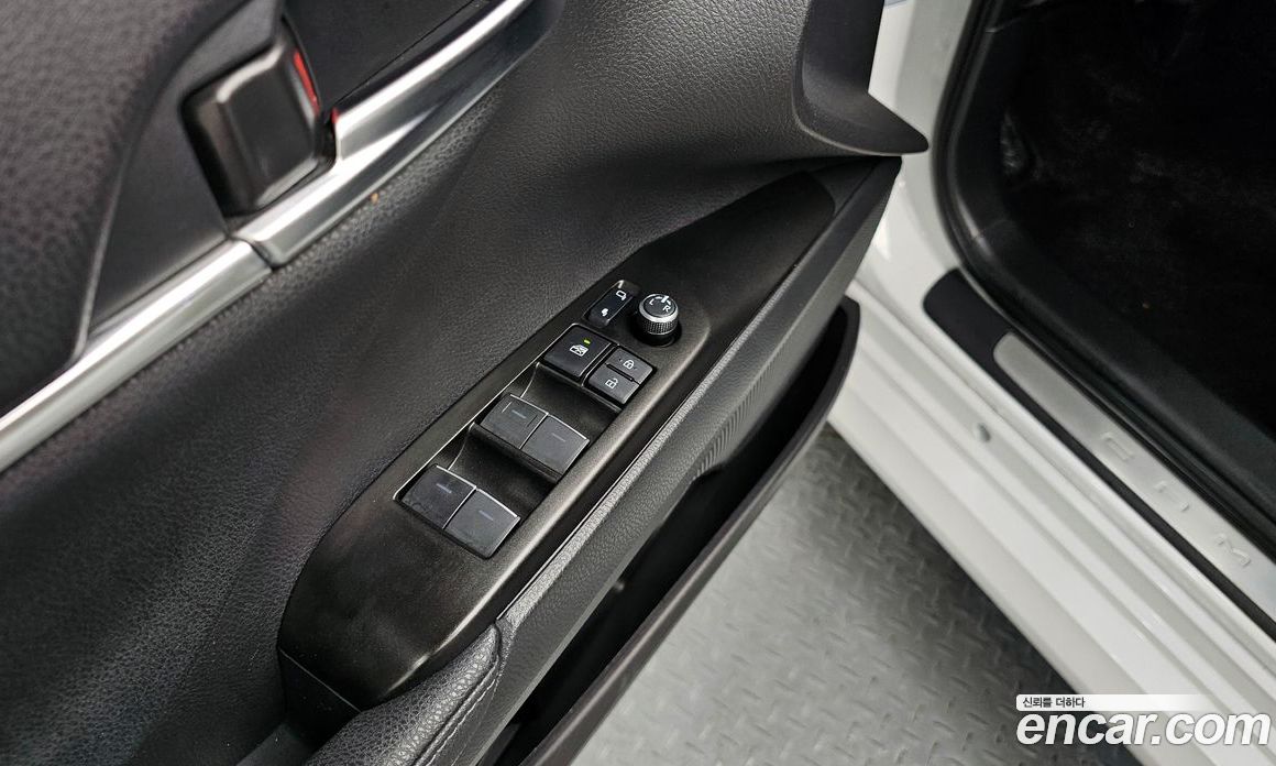 Toyota Camry 2.5 XLE Hybrid