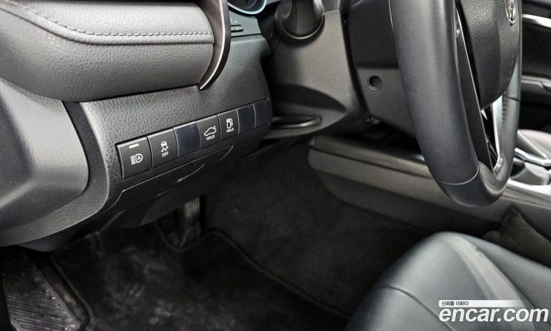 Toyota Camry 2.5 XLE Hybrid