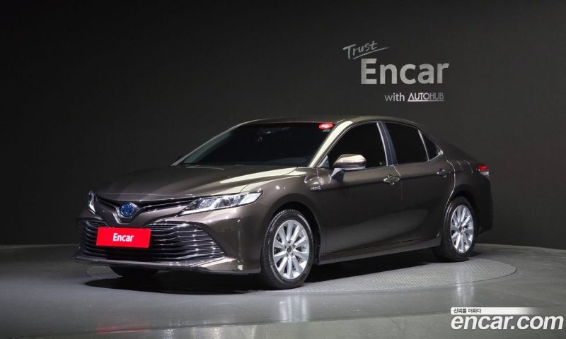 Toyota Camry 2.5 LE Hybrid
