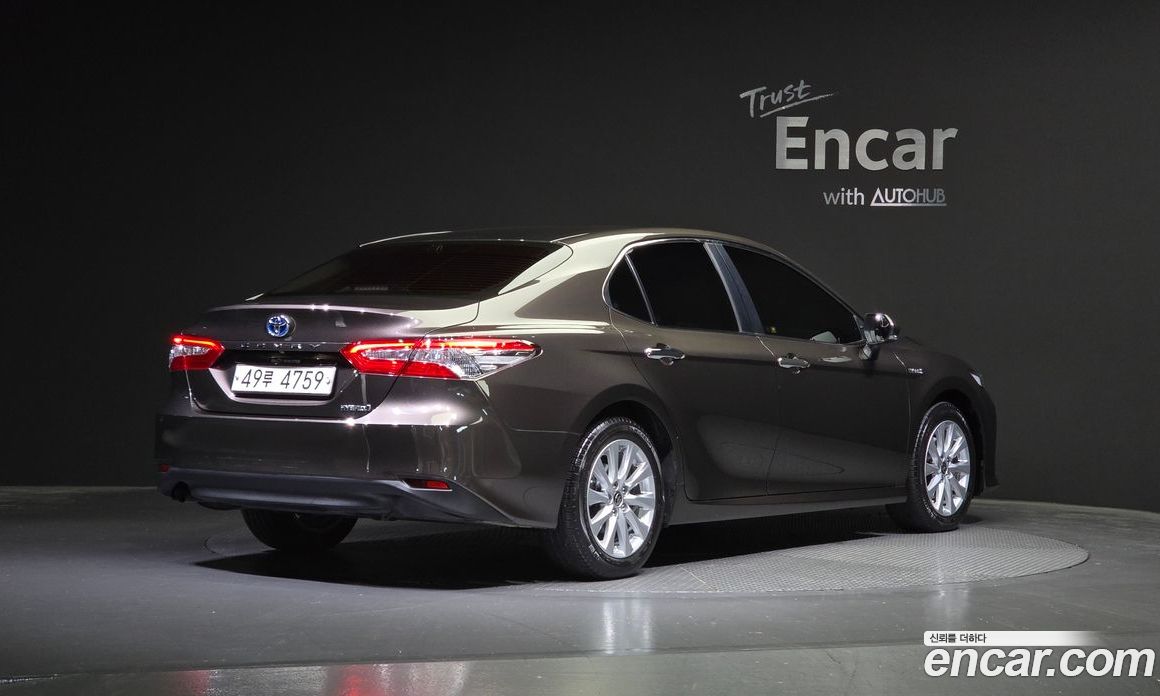 Toyota Camry 2.5 LE Hybrid