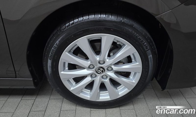 Toyota Camry 2.5 LE Hybrid
