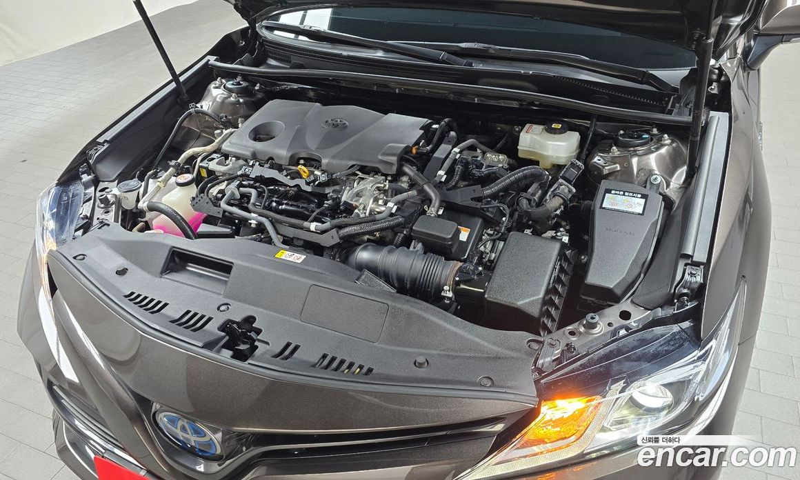 Toyota Camry 2.5 LE Hybrid