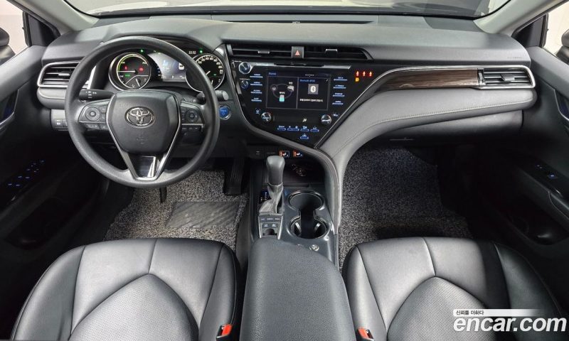 Toyota Camry 2.5 LE Hybrid