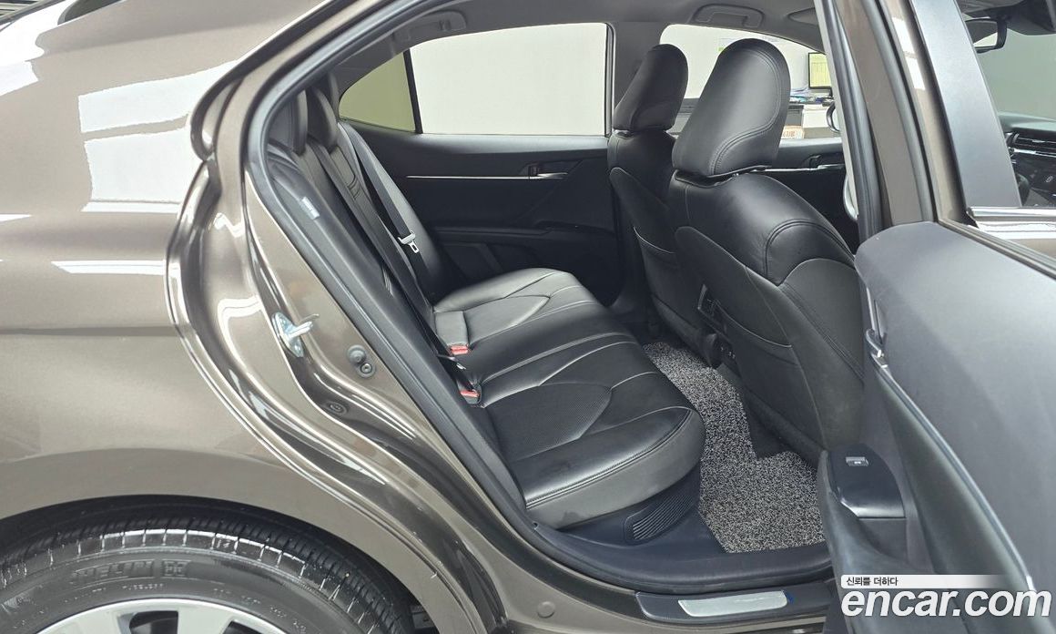 Toyota Camry 2.5 LE Hybrid