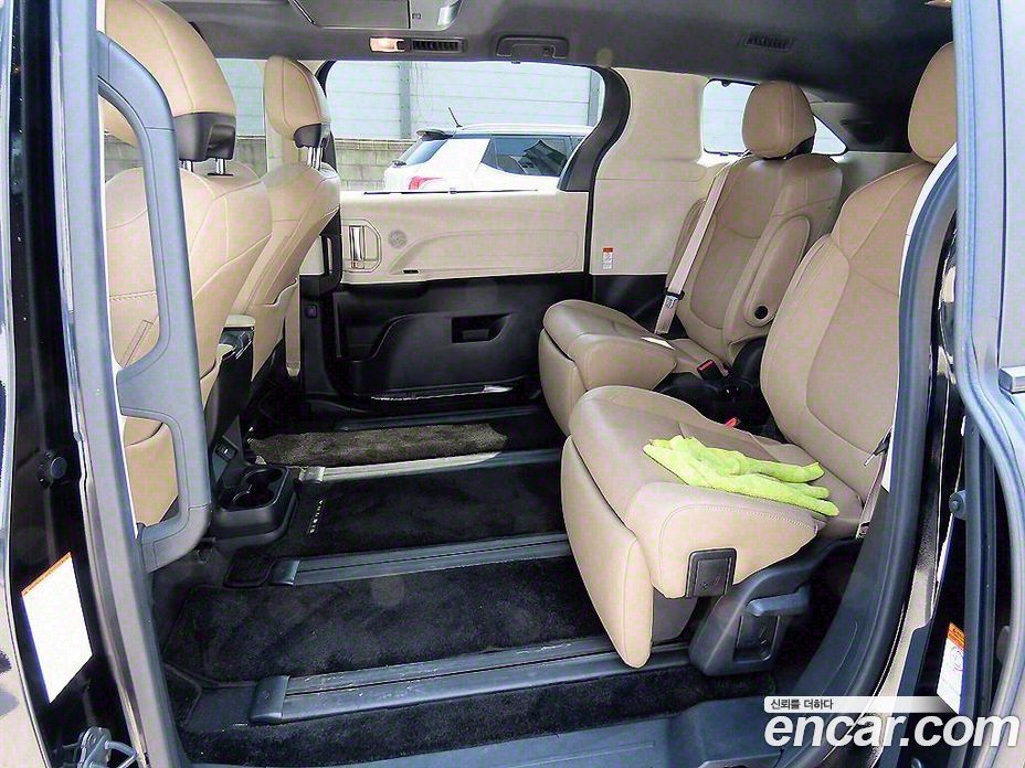 Toyota Sienna 2.5 Hybrid 2WD
