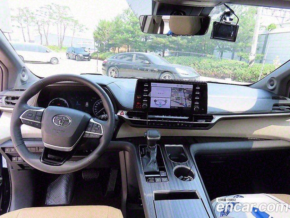Toyota Sienna 2.5 Hybrid 2WD