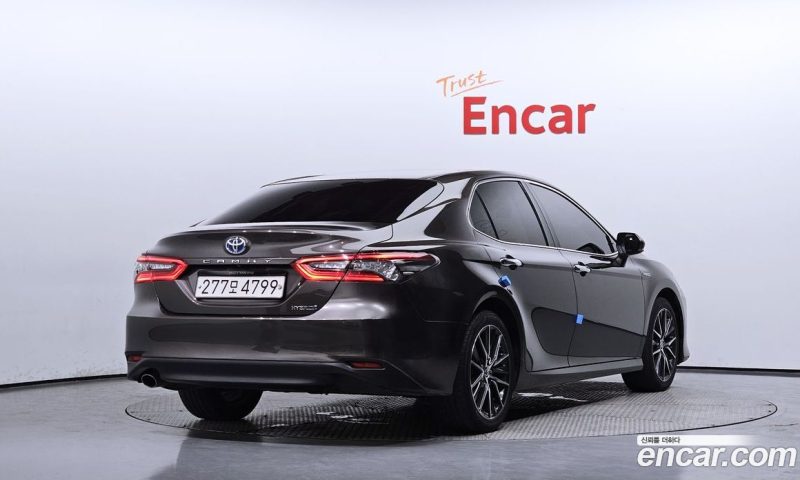 Toyota Camry 2.5 XLE Hybrid