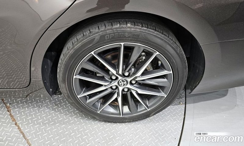 Toyota Camry 2.5 XLE Hybrid