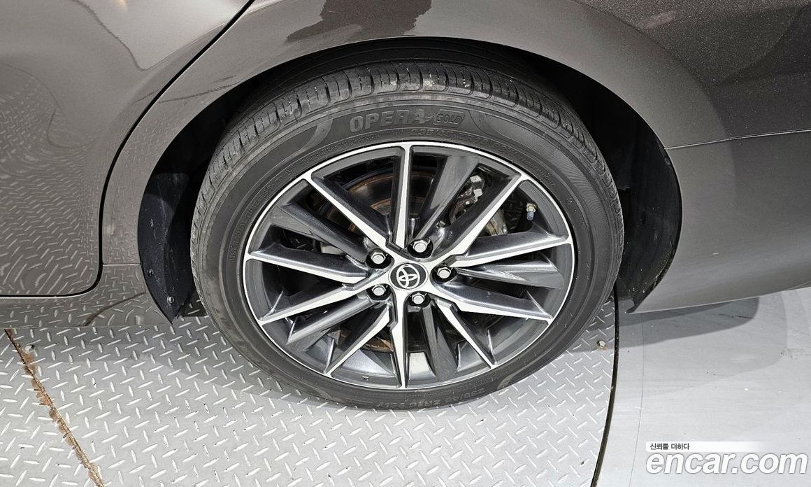 Toyota Camry 2.5 XLE Hybrid