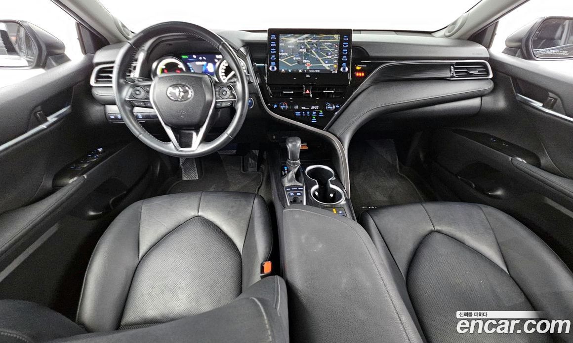 Toyota Camry 2.5 XLE Hybrid